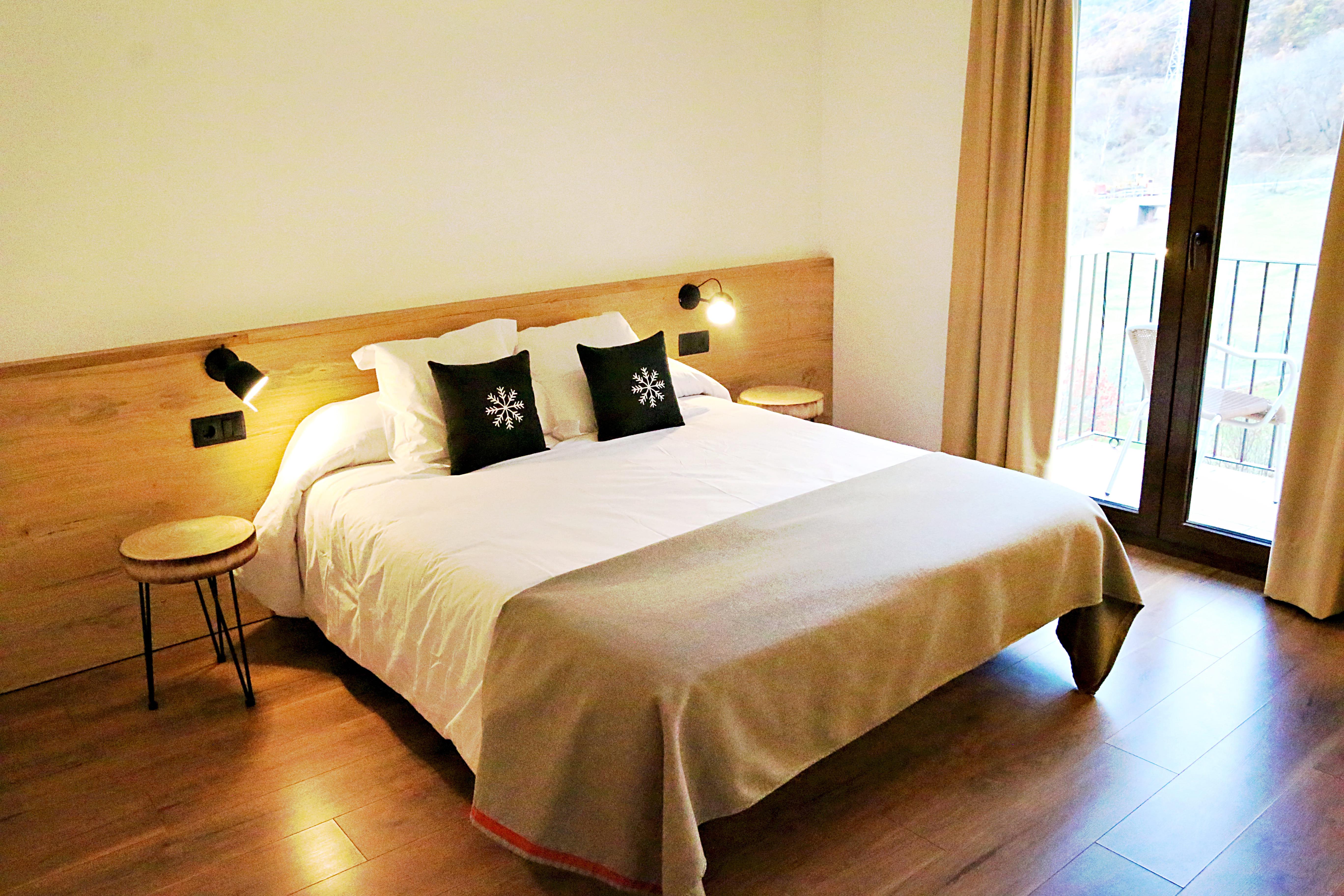 Hotel Lo Paller Valencia D'Aneu Екстериор снимка