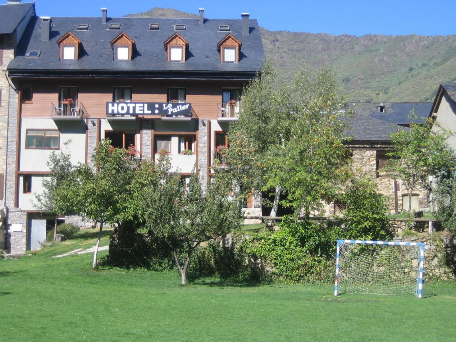 Hotel Lo Paller Valencia D'Aneu Екстериор снимка