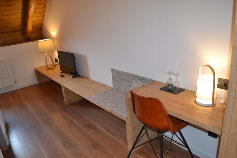 Hotel Lo Paller Valencia D'Aneu Екстериор снимка