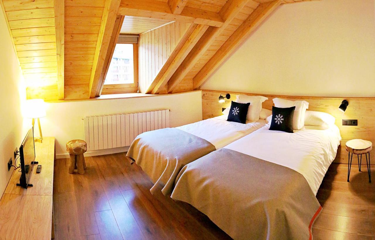 Hotel Lo Paller Valencia D'Aneu Екстериор снимка