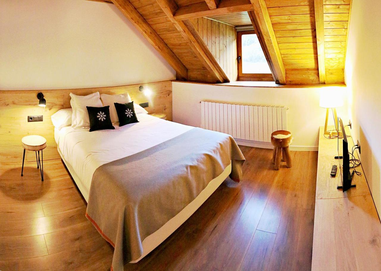 Hotel Lo Paller Valencia D'Aneu Екстериор снимка