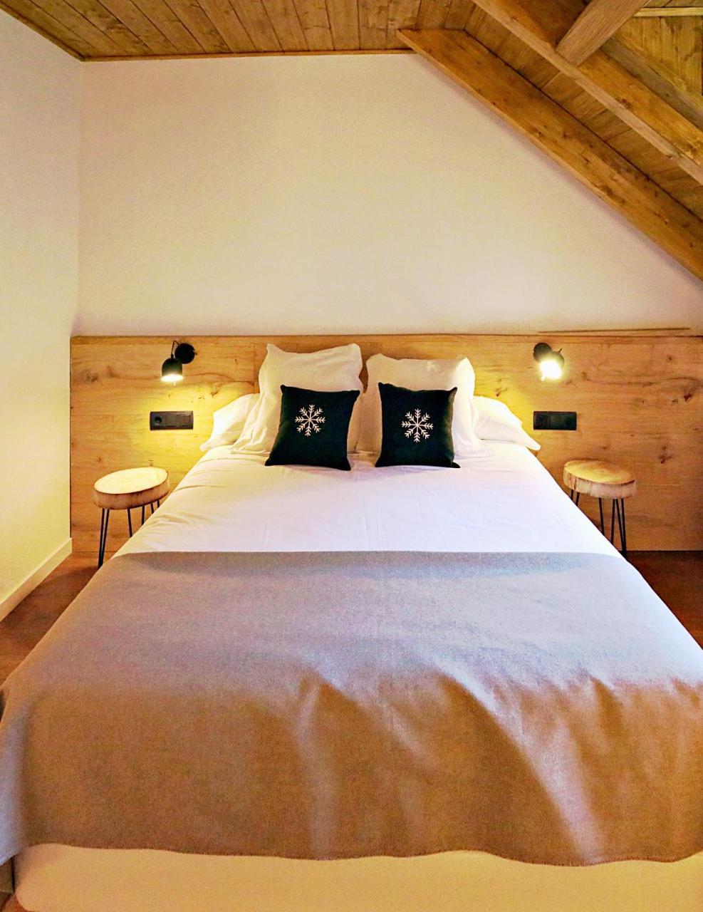 Hotel Lo Paller Valencia D'Aneu Екстериор снимка