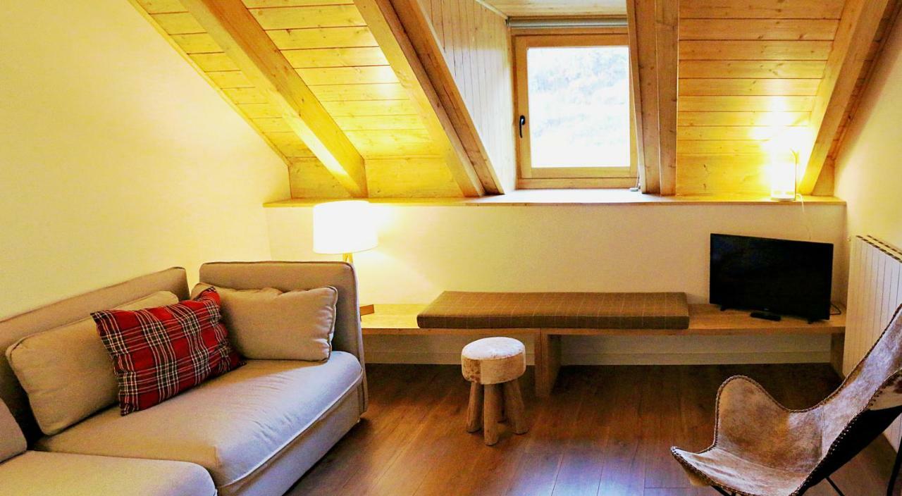 Hotel Lo Paller Valencia D'Aneu Екстериор снимка