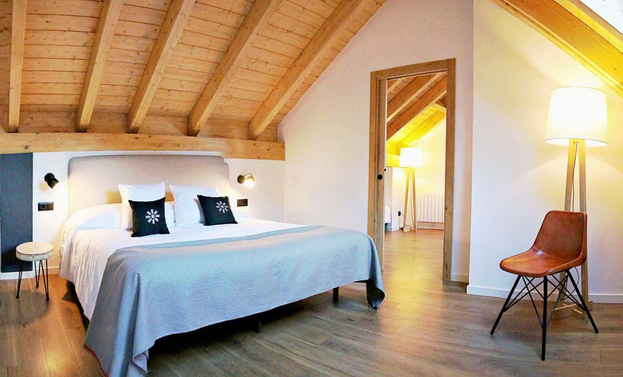 Hotel Lo Paller Valencia D'Aneu Екстериор снимка