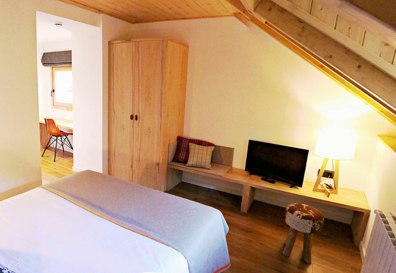 Hotel Lo Paller Valencia D'Aneu Екстериор снимка